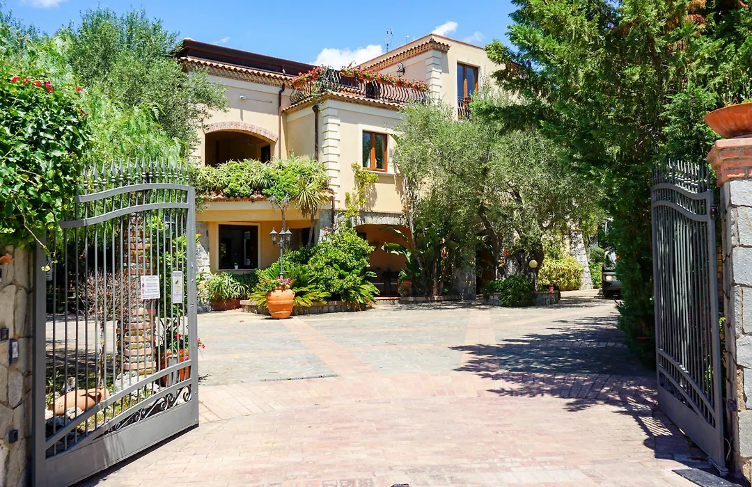Residence e B&B Villamirella-1
